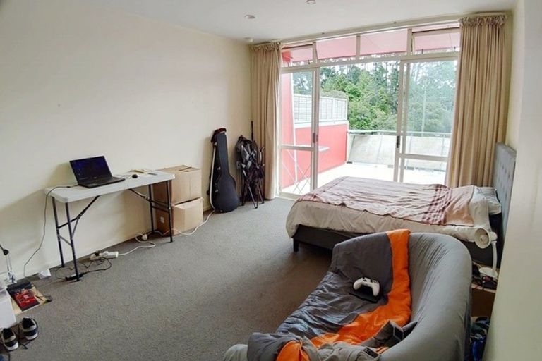 Photo of property in 2d/20 Ian Marwick Place, Birkenhead, Auckland, 0626