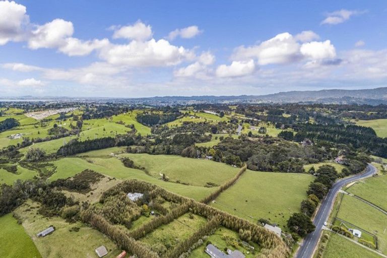 Photo of property in 257 Red Hills Road, Massey, Henderson, 0782