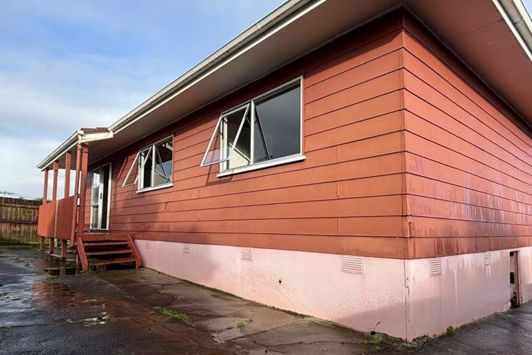 Photo of property in 7 Helleur Road, Massey, Auckland, 0614