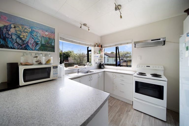 Photo of property in 2/9 Bellville Drive, Clendon Park, Auckland, 2103