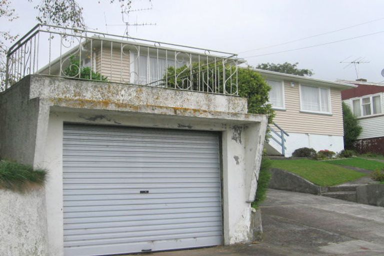 Photo of property in 53 Taylor Terrace, Tawa, Wellington, 5028
