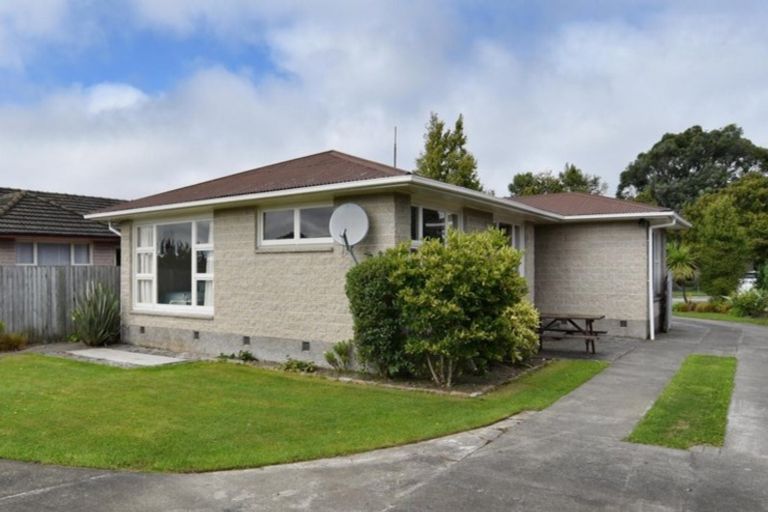 Photo of property in 23 Sturrocks Road, Redwood, Christchurch, 8051