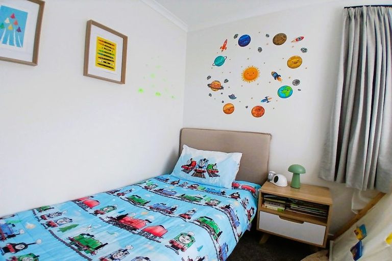 Photo of property in 3 Huataki Road, Northcote, Auckland, 0627