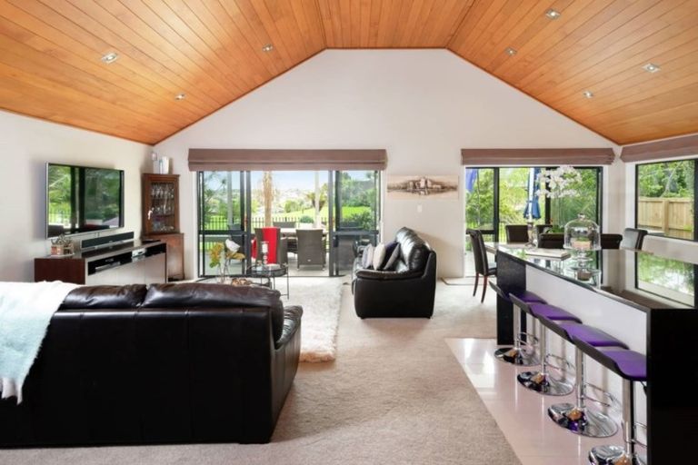 Photo of property in 1/28 Wiltshire Place, Somerville, Auckland, 2014