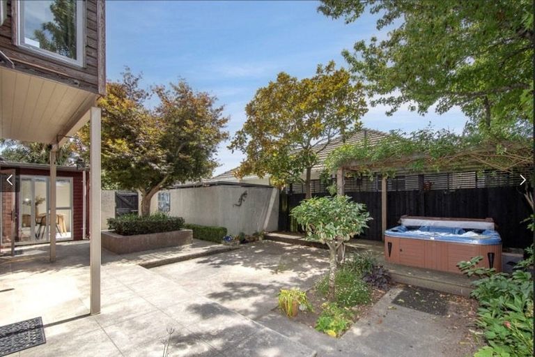 Photo of property in 2/11 Mclellan Place, Ilam, Christchurch, 8041