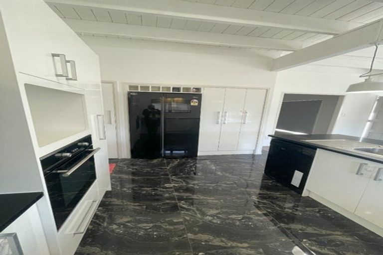 Photo of property in 77 Spence Road, Henderson, Auckland, 0612