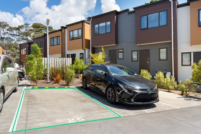 Photo of property in 25/9 Schnapper Rock Road, Greenhithe, Auckland, 0632