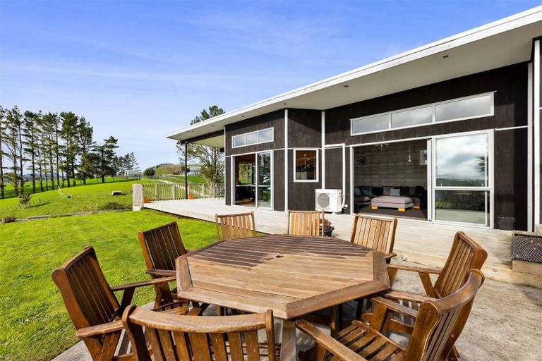 Photo of property in 81 Clearview Road, Lepperton, New Plymouth, 4373