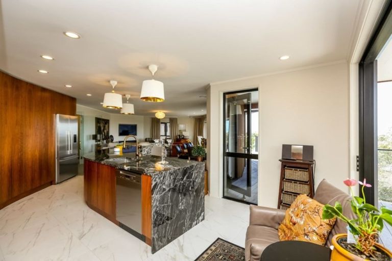 Photo of property in 45a Paynters Avenue, Strandon, New Plymouth, 4312