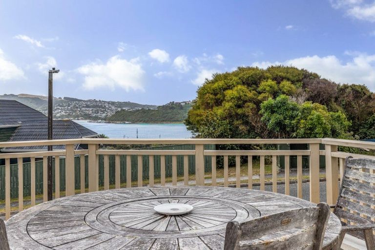 Photo of property in 30 Kinloch Place, Papakowhai, Porirua, 5024