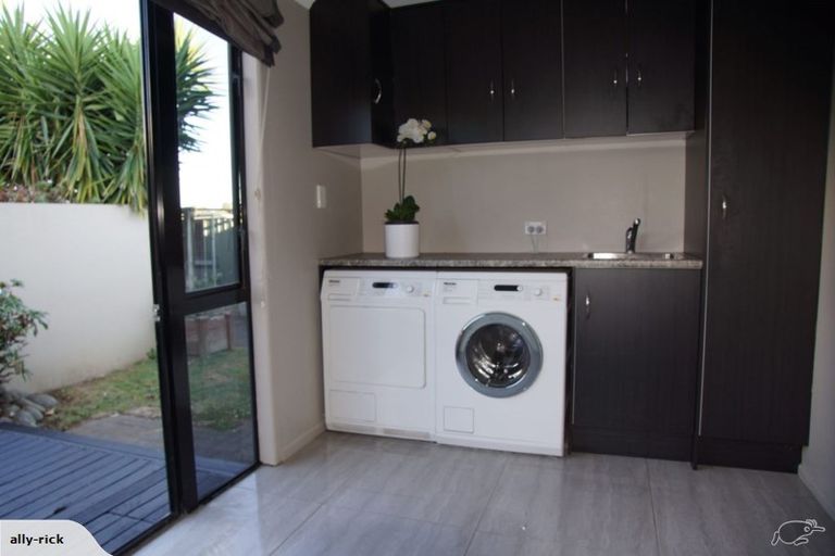 Photo of property in 49 Paynters Avenue, Strandon, New Plymouth, 4312