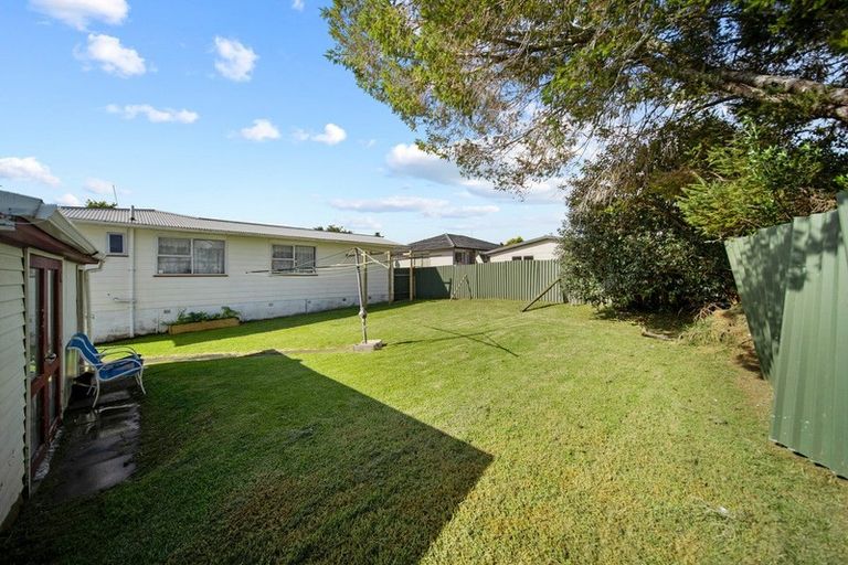 Photo of property in 15 Carbery Place, Manurewa, Auckland, 2102