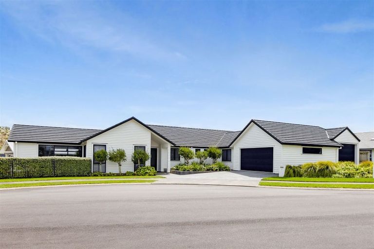 Photo of property in 6 Pebble Beach Court, Waiwhakaiho, New Plymouth, 4312