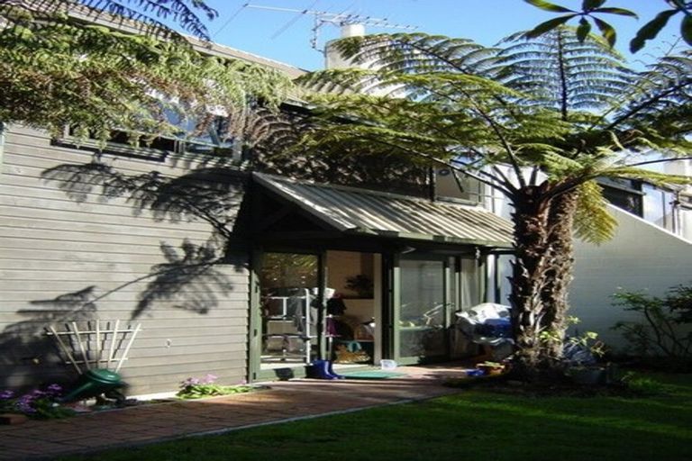 Photo of property in 2a Pitoitoi Road, Days Bay, Lower Hutt, 5013