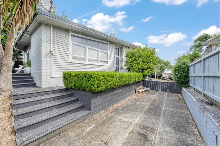 Photo of property in 11 Swan Crescent, Pakuranga, Auckland, 2010