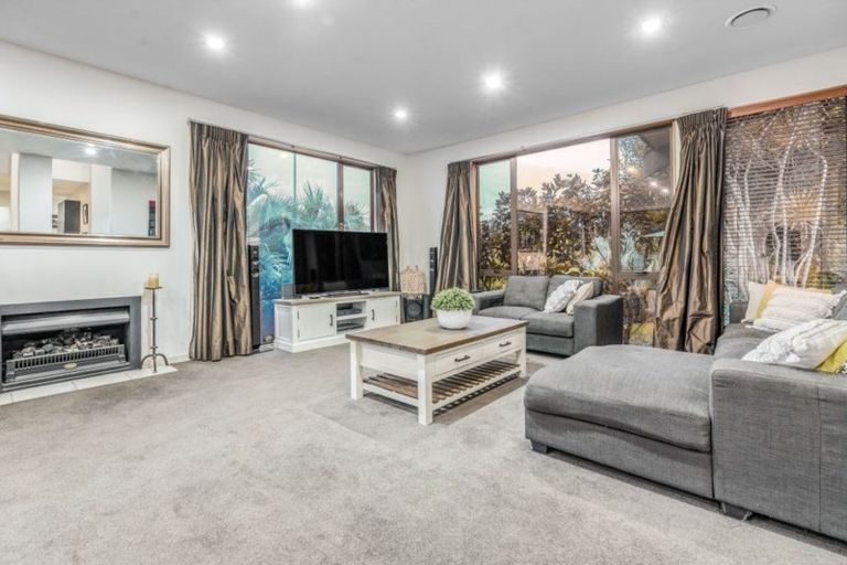 Photo of property in 2 Te Wharau Drive, Greenhithe, Auckland, 0632