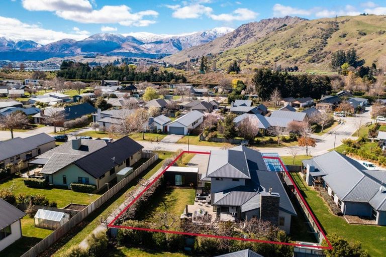 Photo of property in 9 Bridesdale Drive, Lake Hayes, Queenstown, 9304