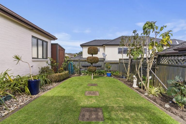 Photo of property in 25 Kilsyth Way, East Tamaki Heights, Auckland, 2016