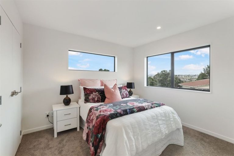 Photo of property in 5b Woodhouse Place, West Harbour, Auckland, 0618