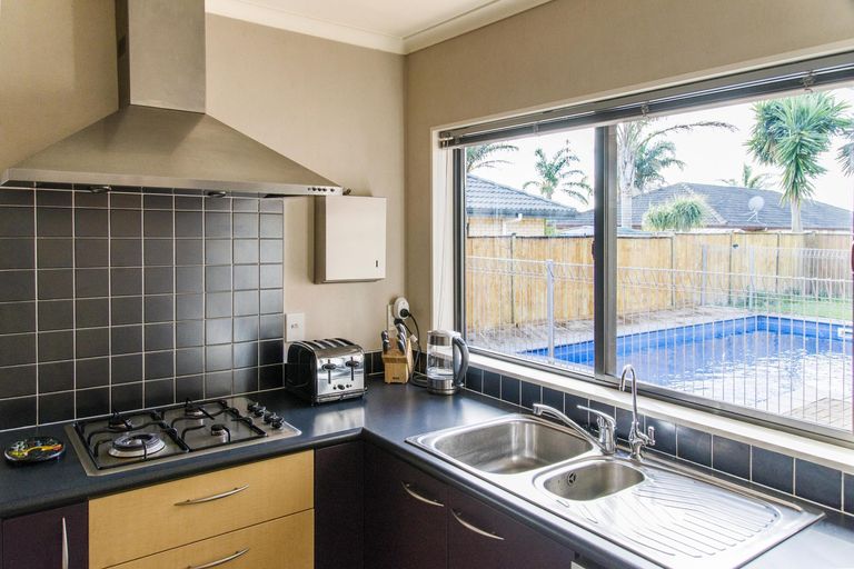 Photo of property in 19 Croftview Road, Wattle Downs, Auckland, 2103