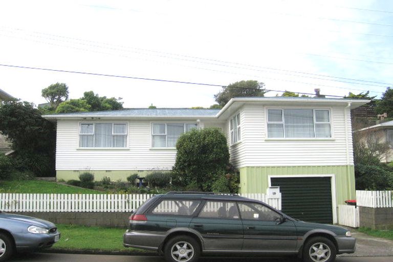 Photo of property in 18 Baylands Drive, Newlands, Wellington, 6037
