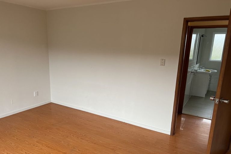 Photo of property in 17 Salamanca Road, Sunnynook, Auckland, 0620