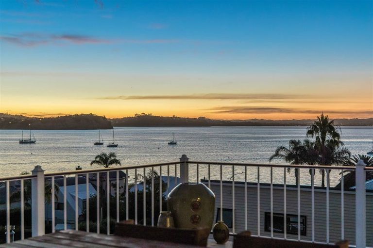 Photo of property in 65 De Luen Avenue, Tindalls Beach, Whangaparaoa, 0930