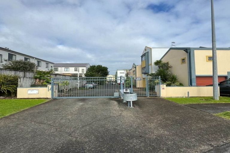 Photo of property in Lakeview Terrace, 19/14 Ambrico Place, New Lynn, Auckland, 0600