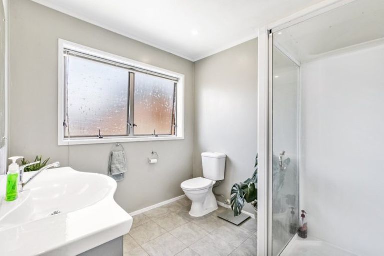 Photo of property in 32 Rushgreen Avenue, Pahurehure, Papakura, 2113