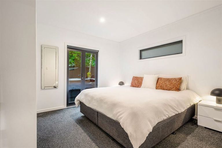 Photo of property in 6 Tawari Road, Henderson Valley, Auckland, 0612