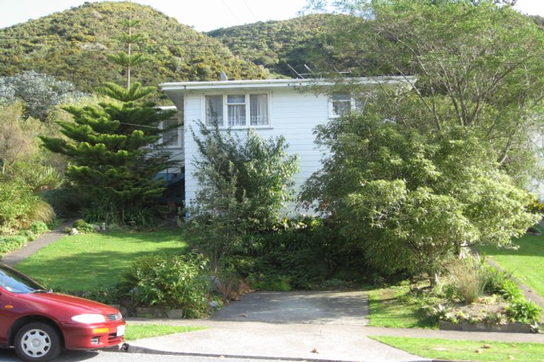 Photo of property in 13 Willcox Grove, Naenae, Lower Hutt, 5011