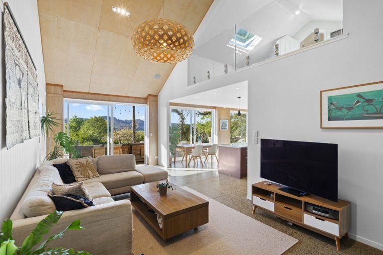 Photo of property in 243 Clevedon Kawakawa Road, Clevedon, Papakura, 2585