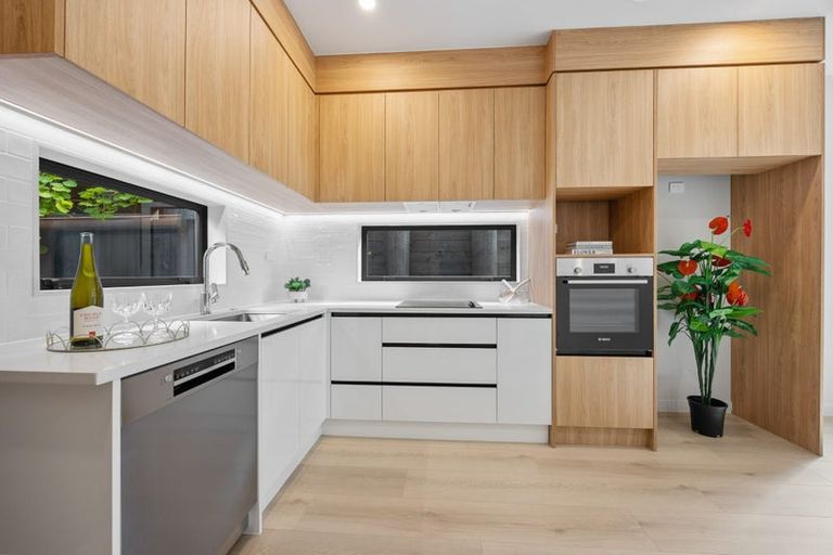 Photo of property in 72e Langana Avenue, Browns Bay, Auckland, 0630