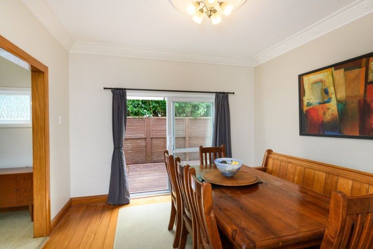 Photo of property in 33 Knowles Street, Terrace End, Palmerston North, 4410