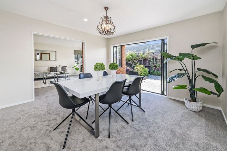 Photo of property in 3/118a Sawyers Arms Road, Northcote, Christchurch, 8052