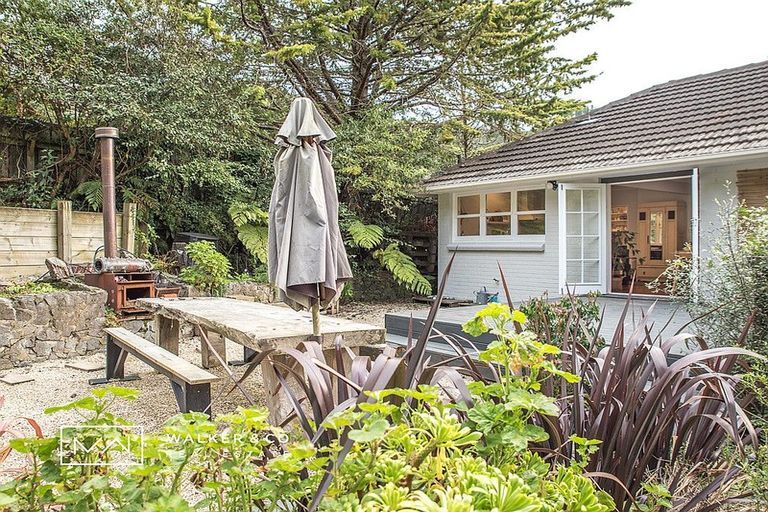 Photo of property in 97 Pinehaven Road, Pinehaven, Upper Hutt, 5019