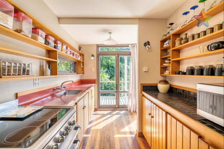 Photo of property in 22 Maungaraki Road, Korokoro, Lower Hutt, 5012