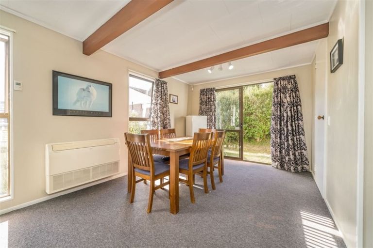 Photo of property in 1 Garth Lane, Maoribank, Upper Hutt, 5018