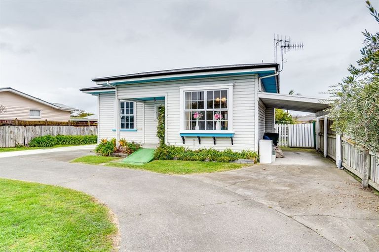 Photo of property in 67 Taradale Road, Onekawa, Napier, 4110