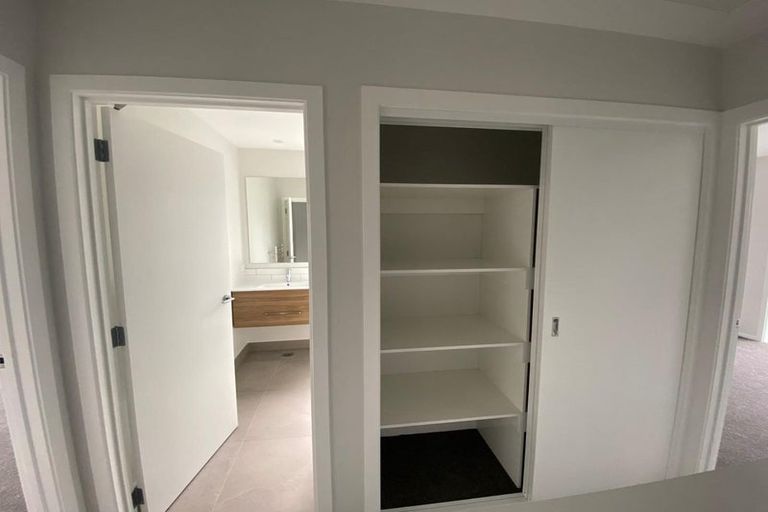 Photo of property in 5 Pukakaho Lane, Papatoetoe, Auckland, 2025