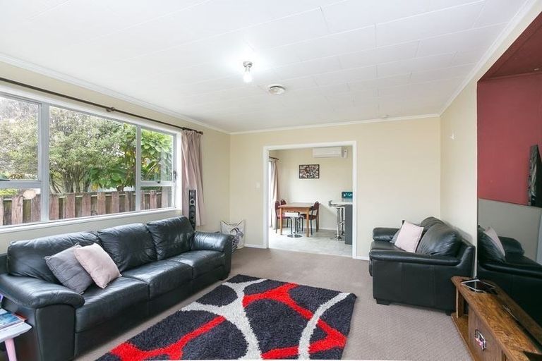 Photo of property in 11 Warkworth Grove, Bell Block, New Plymouth, 4312
