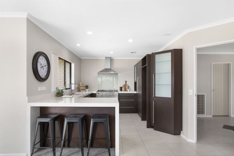 Photo of property in 29 Te Puia Drive, Aotea, Porirua, 5024