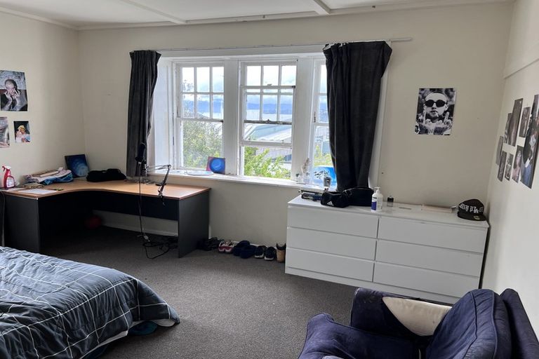 Photo of property in 76a Kelburn Parade, Kelburn, Wellington, 6012