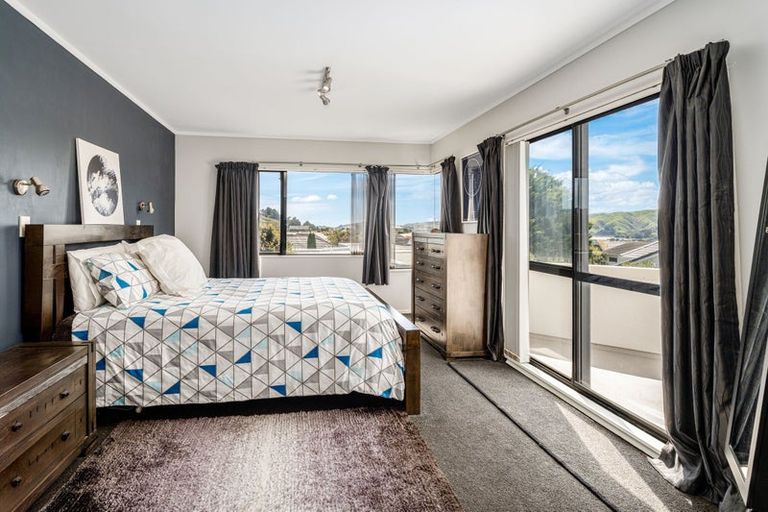 Photo of property in 21 Joseph Banks Drive, Whitby, Porirua, 5024