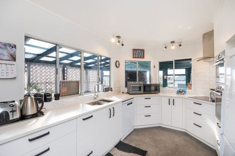Photo of property in 43 Shortt Street, Foxton Beach, Foxton, 4815