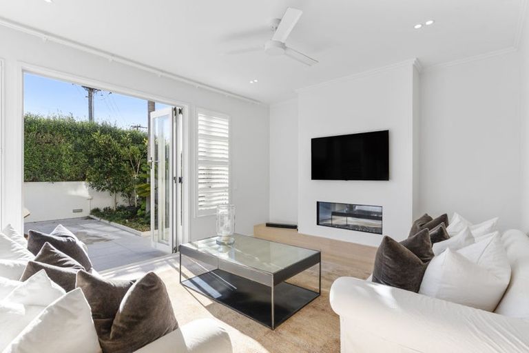 Photo of property in 1/2 Holiday Road, Milford, Auckland, 0620