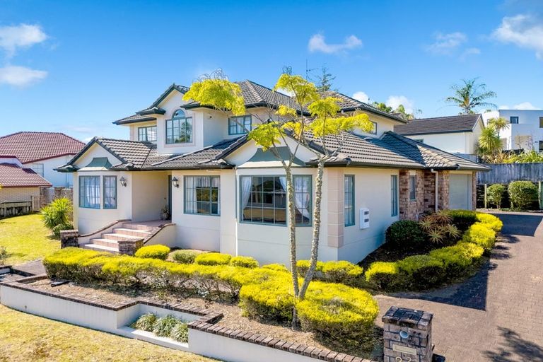 Photo of property in 2/2 Hobie Court, West Harbour, Auckland, 0618