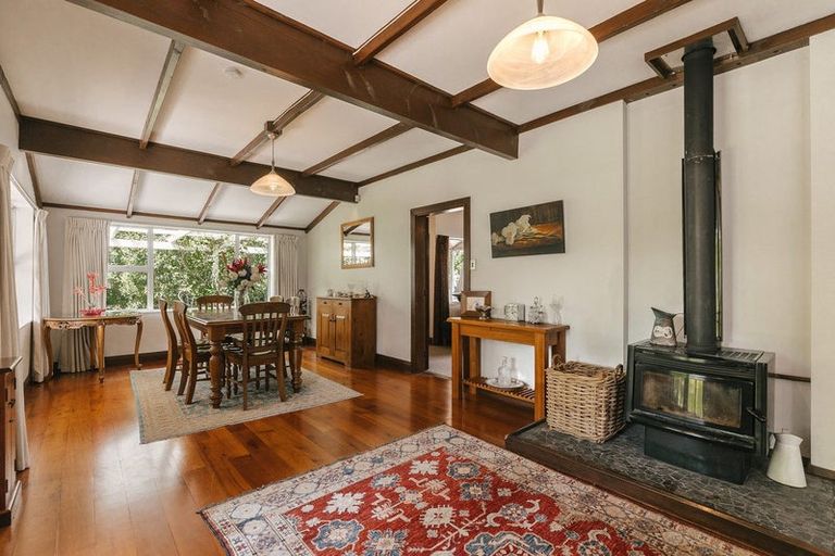 Photo of property in 200 Aokautere Drive, Fitzherbert, Palmerston North, 4471