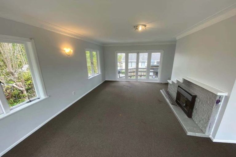 Photo of property in 77 Farquhar Road, Glendene, Auckland, 0602