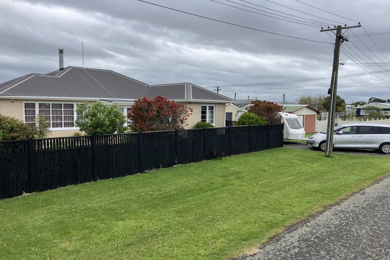 Photo of property in 1 Huia Street, Foxton Beach, Foxton, 4815